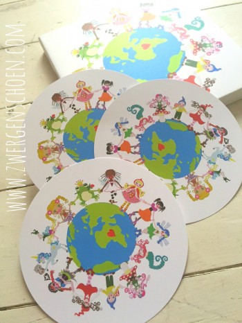 ♥ONE♥ POSTCARD SET of 3 ROUND 15cm ONE WORLD ONE PLANET